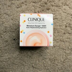 Clinique Hydrating Lip Treatment in Orange Box